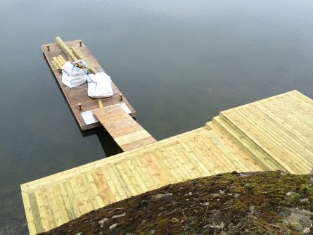 fast-brygga-kombinerad-med-flytbrygga